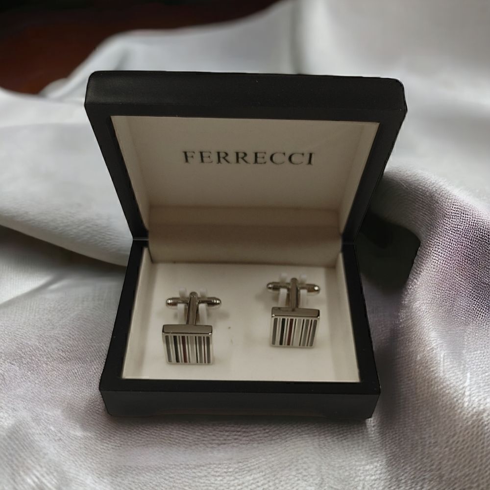 MEN'S FERRECCI SQUARE SILVER CUFFLINKS WITH MULTI COLOR LINES  IN JEWELRY BOX.